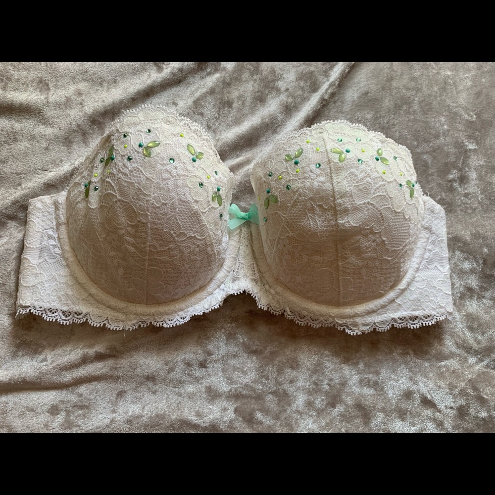 5 for 25! Victoria’s Secret bejeweled strapless lace bra